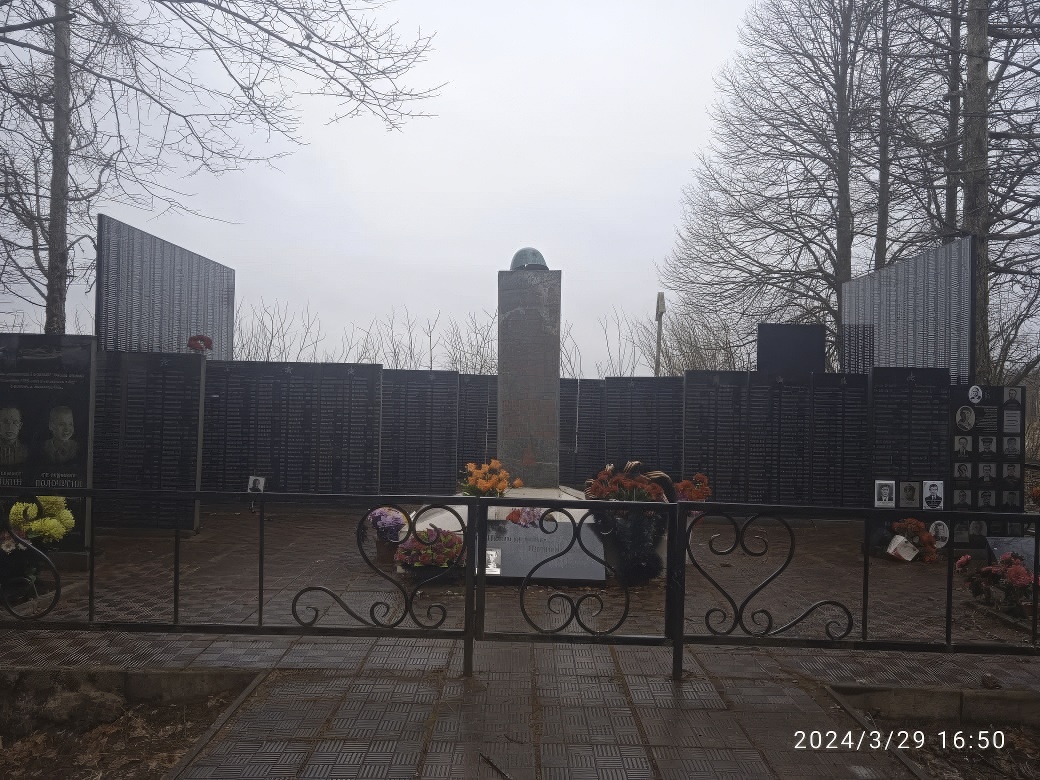 «Братская могила воинов Советской Армии, погибших в 1941-1943 гг. в боях за освобождение Демянского района от немецко-фашистских захватчиков»